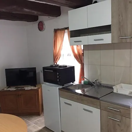 Nikola Dojkinci Apartment